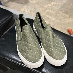 Women’s slip on shoes